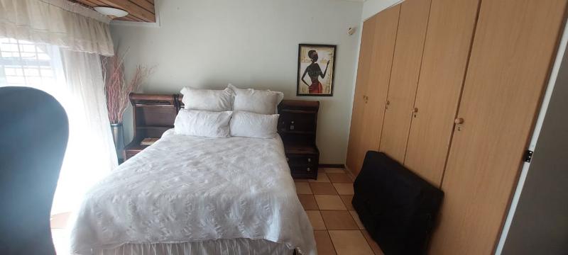 5 Bedroom Property for Sale in Riviera Park North West